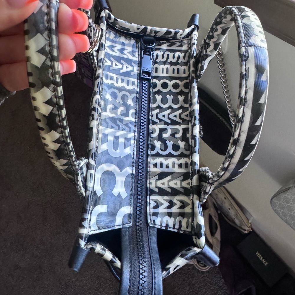 Marc Jacob's Tote Bag - Picture 2 of 4